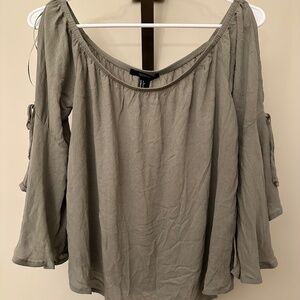 Women’s Flounce Sleeve Top Size Small